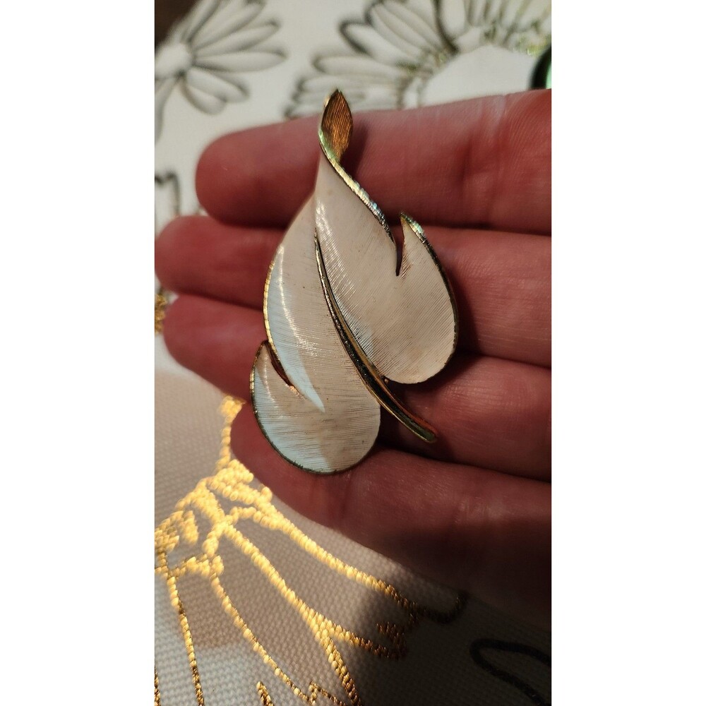 Vintage J.J. Leaf Brooch
